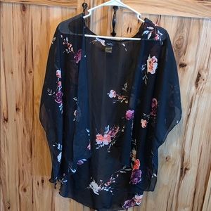 NWOT Rue21 Black Floral Kimono, M